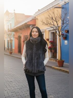 Fuda Charcoal Gray Faux Fur And Knit Vest Size Juniors XL NEW